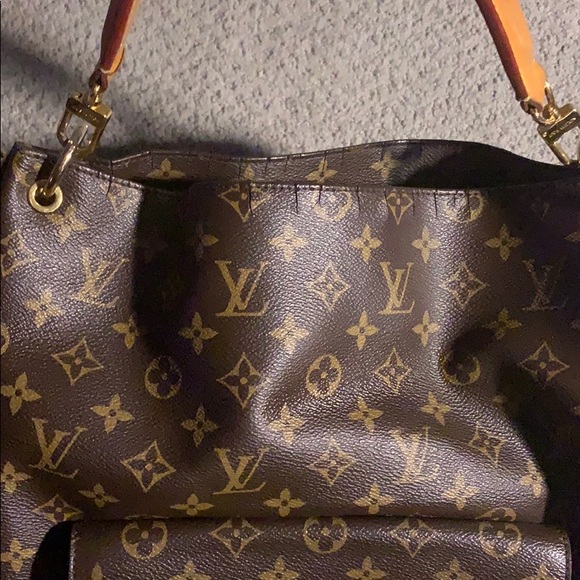 LOUIS VUITTON
Monogram Canvas Metis Bag - Picture 2 of 8